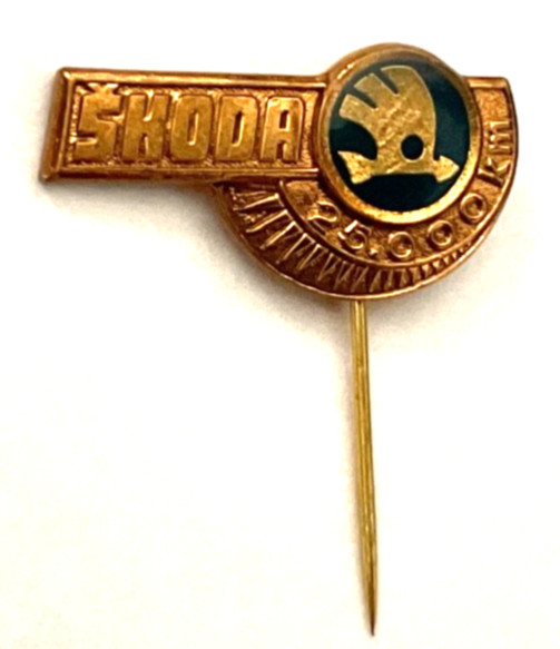 Skoda 25,000 miles pin (H36)