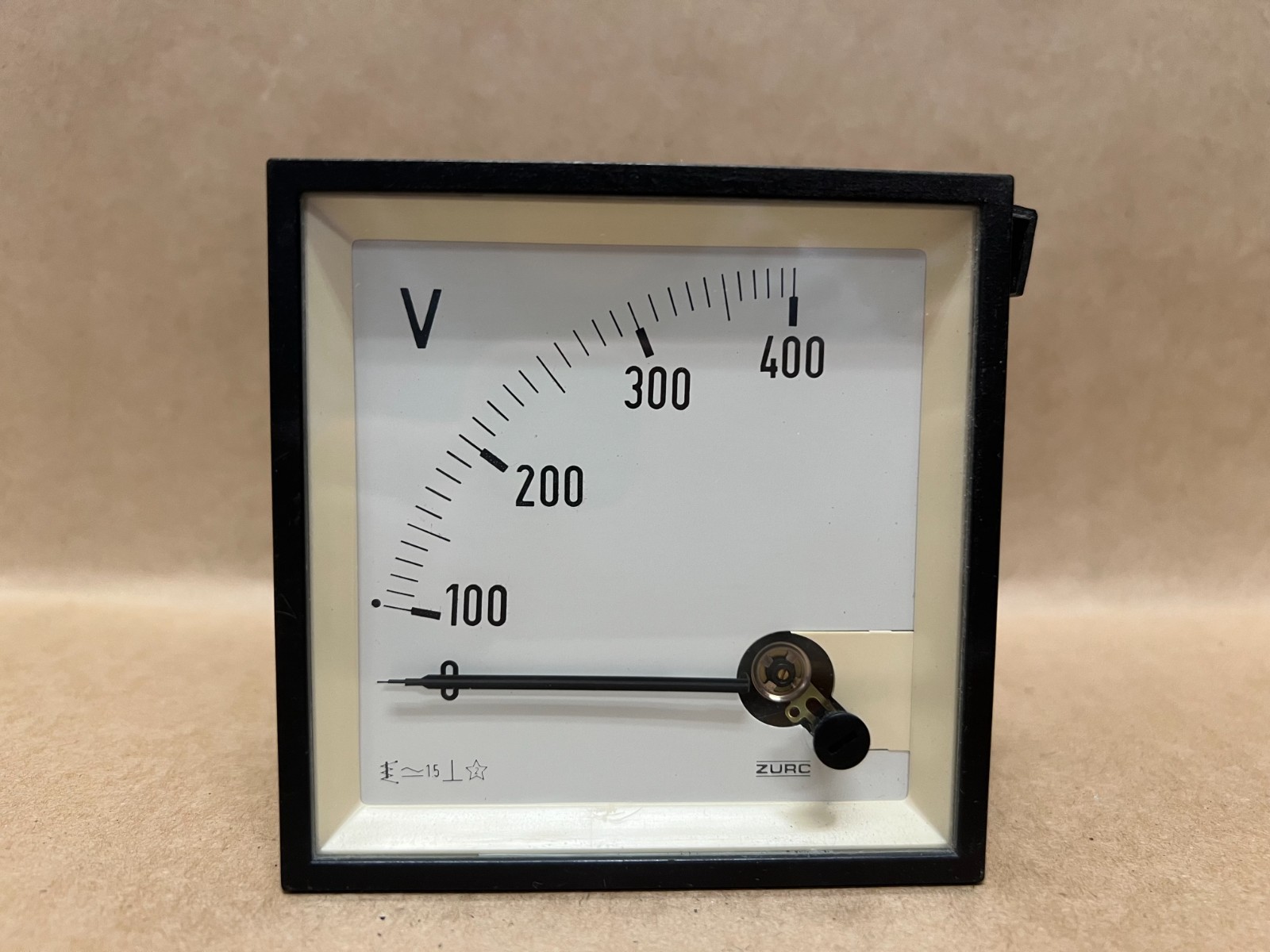 Zurc Voltmeter 0-400V