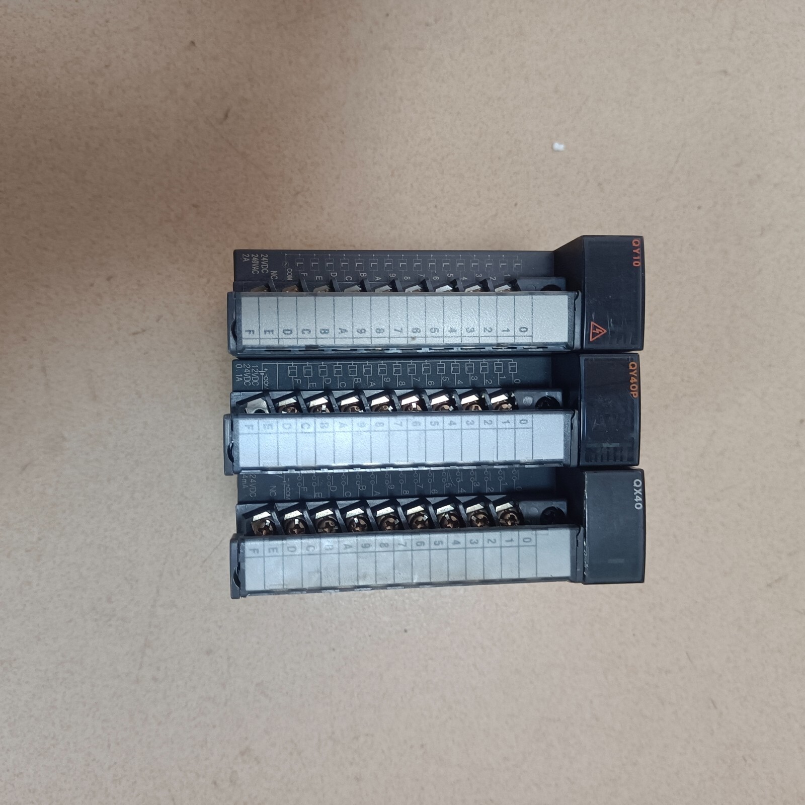 Mitsubishi PLC module QX40