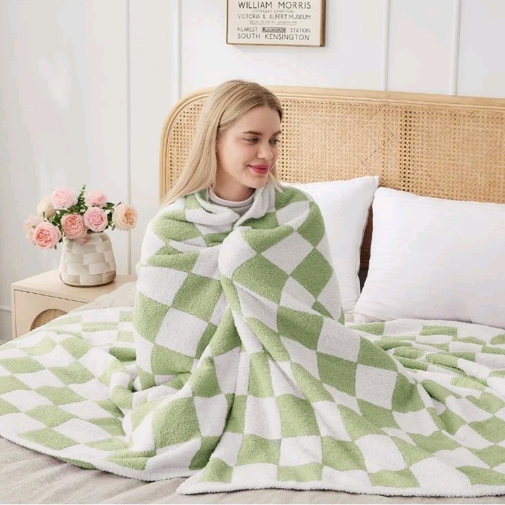 Super Soft Luxurious Warm Checkered Throw Blanket 60x80- Green and White