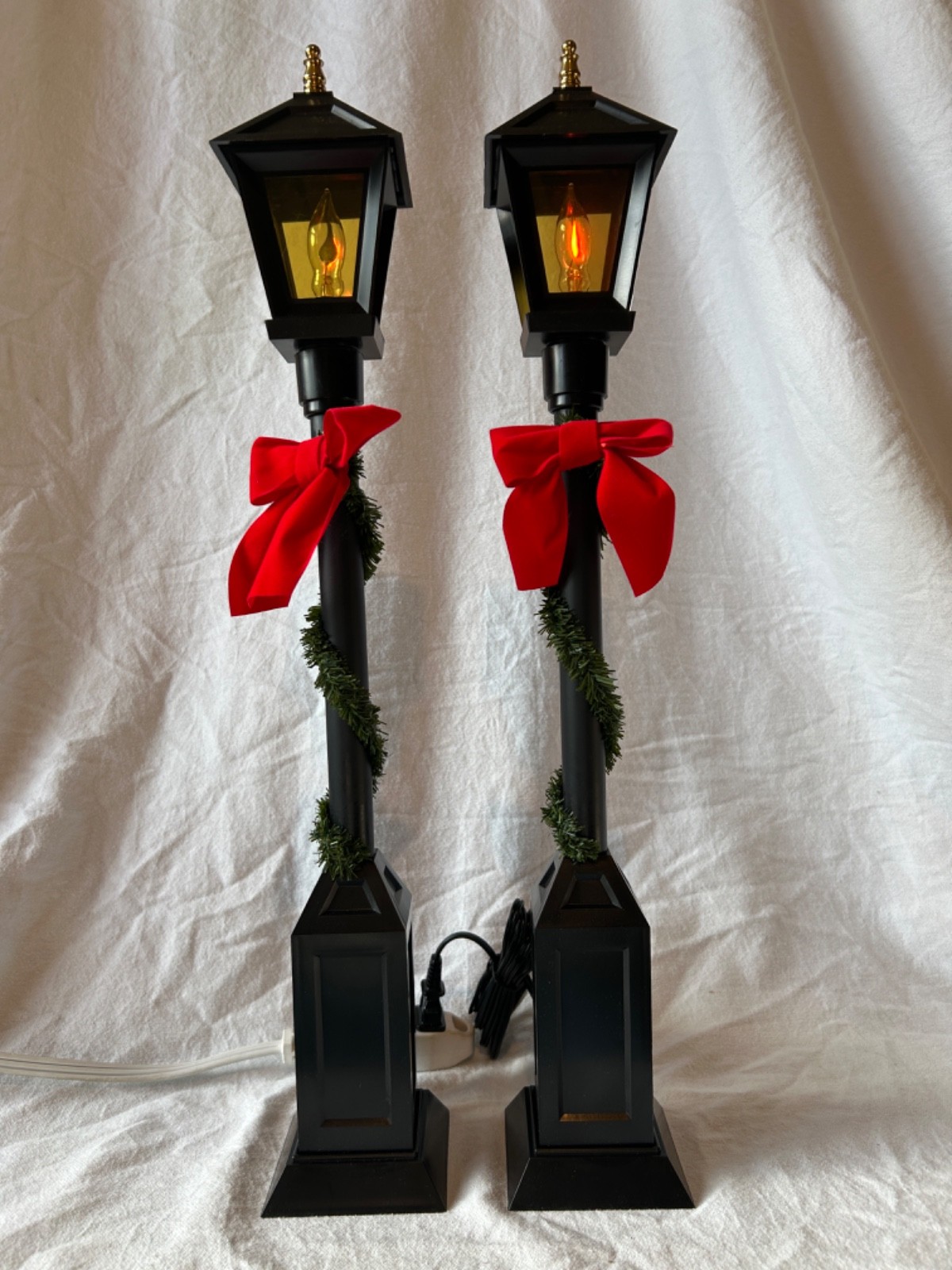 Byers Choice Street Lamp with Garland & Bows Accessory New in Box Off-On Switch