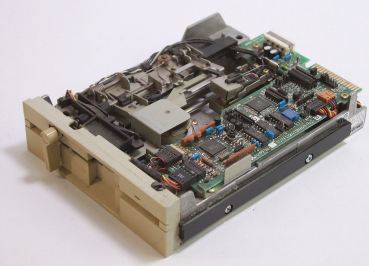Vintage Mitsubishi MDK3IIV-0 F504A-375U 5.25 Internal Drive Untested