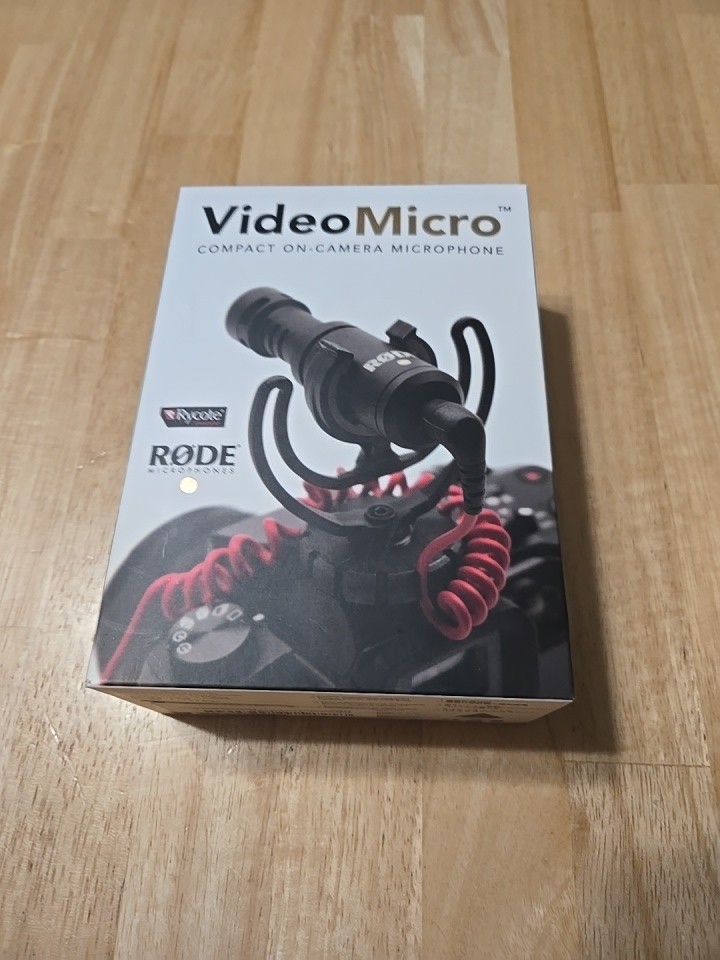 Rode VideoMicro Compact On-Camera Microphone with Rycote Lyre Shock Mount Black