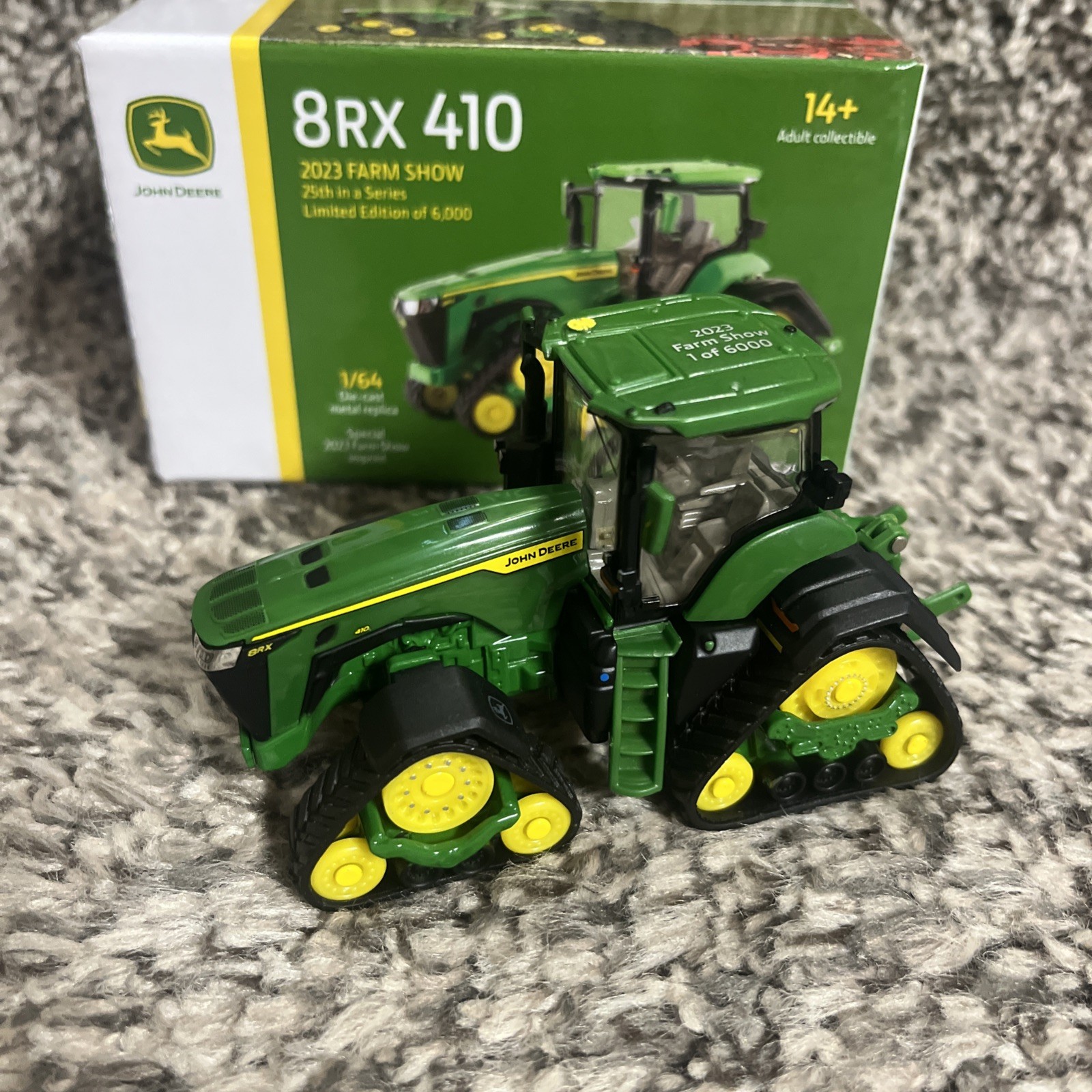 1:64 ERTL John Deere 8RX 410 2023 Farm Show Green Edition NEW!