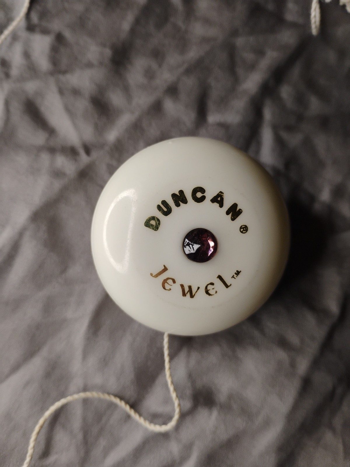 Vintage Duncan Jewel Yo-Yo. White With Blue And Pink Jewels