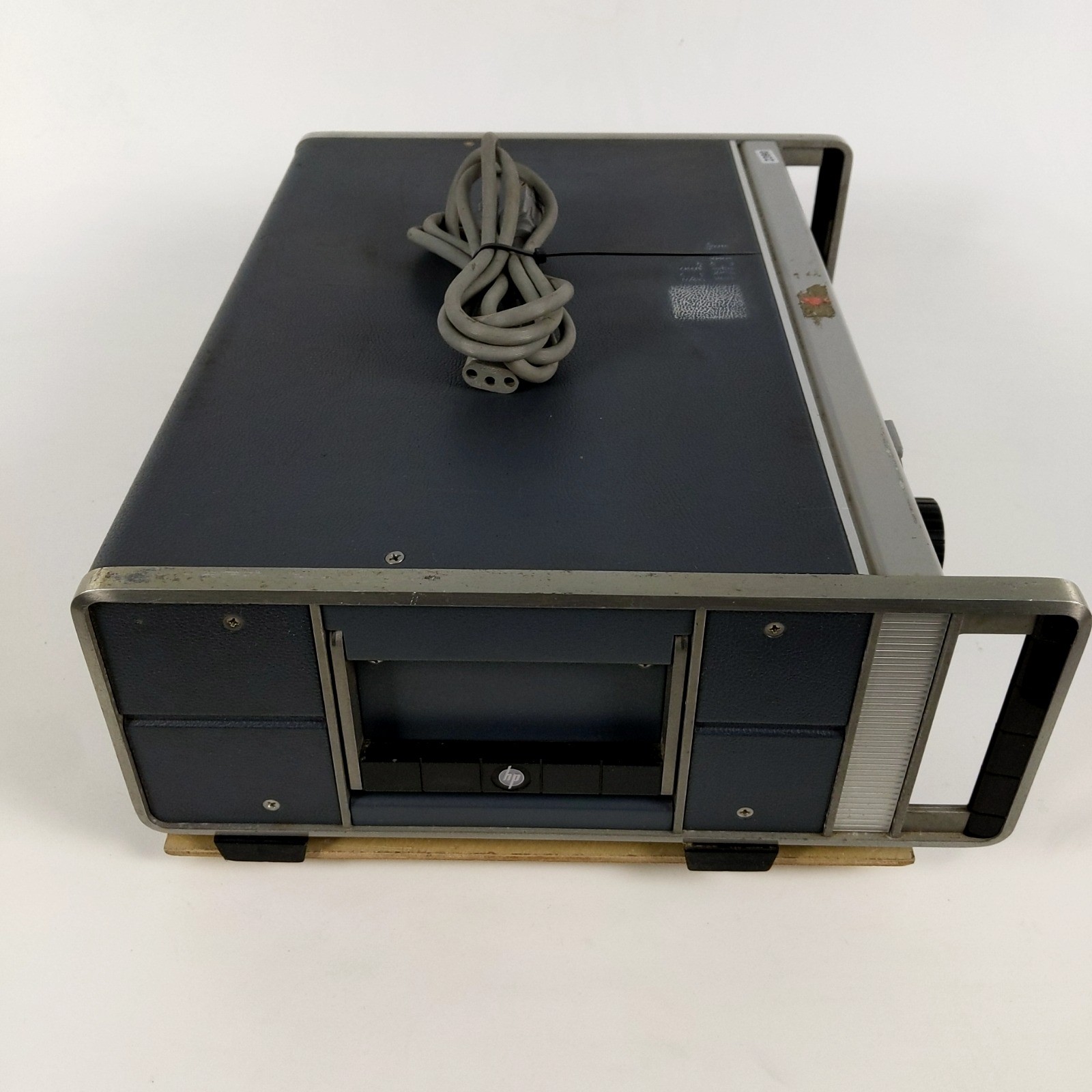 HP Hewlett Packard 651B Test Oscillator Signal Generator Powers On