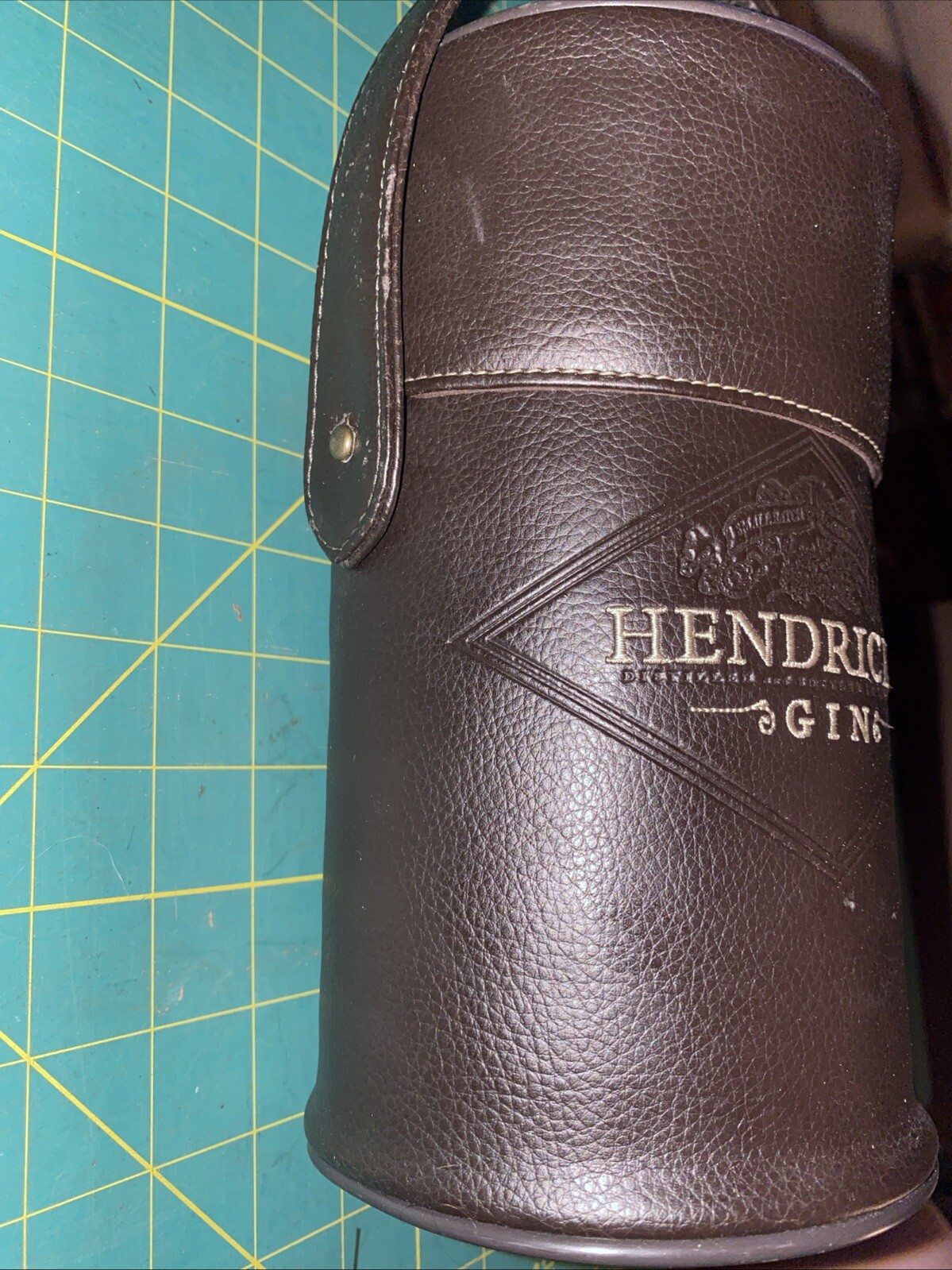 Hendrick's Gin brown leather bottle transporter embroidered caddy case