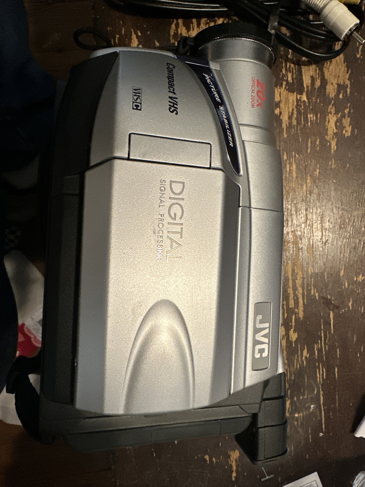 JVC GR-AXM18U VHS-C Camcorder Includes, Case, Charger Av Cord, Lens Cap
