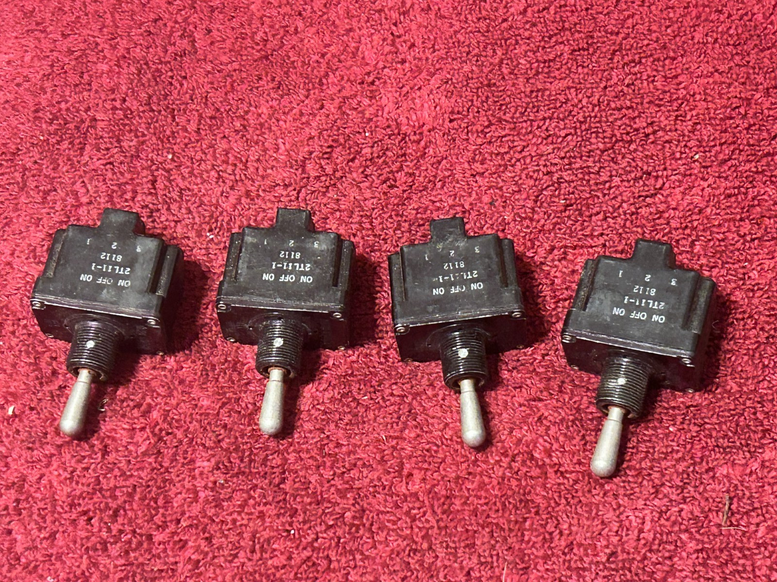 LOT OF 4 UND LABS TOGGLE SWITCHES P/N 2TL11-1