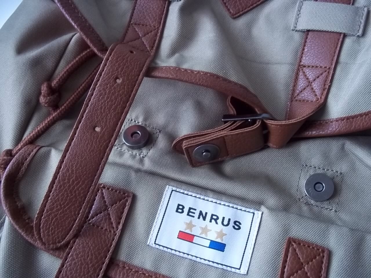 Benrus Scout backpack. Khaki. B3KH. New with defect (missing 1 magnetic lock).