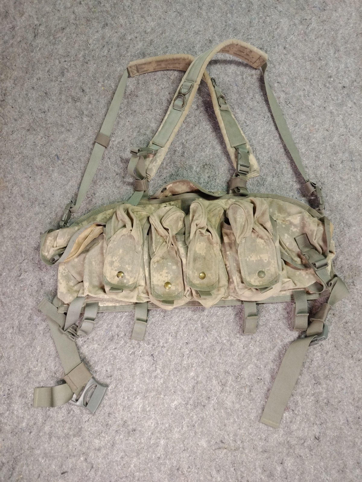 Blackhawk! Commando Chest Rig Digicam Ammo Pouches