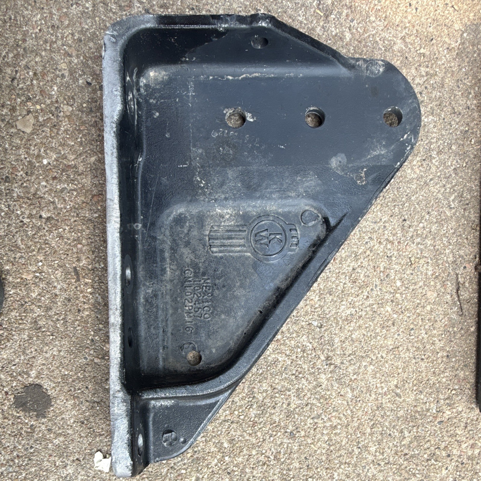Kenworth Crossmember Gusset, 3-Hole, Aluminum, RH K140-2437-1R