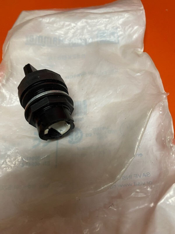 NEW CUTLER HAMMER E22XB51A SELECTOR SW ITCH SERIES A2