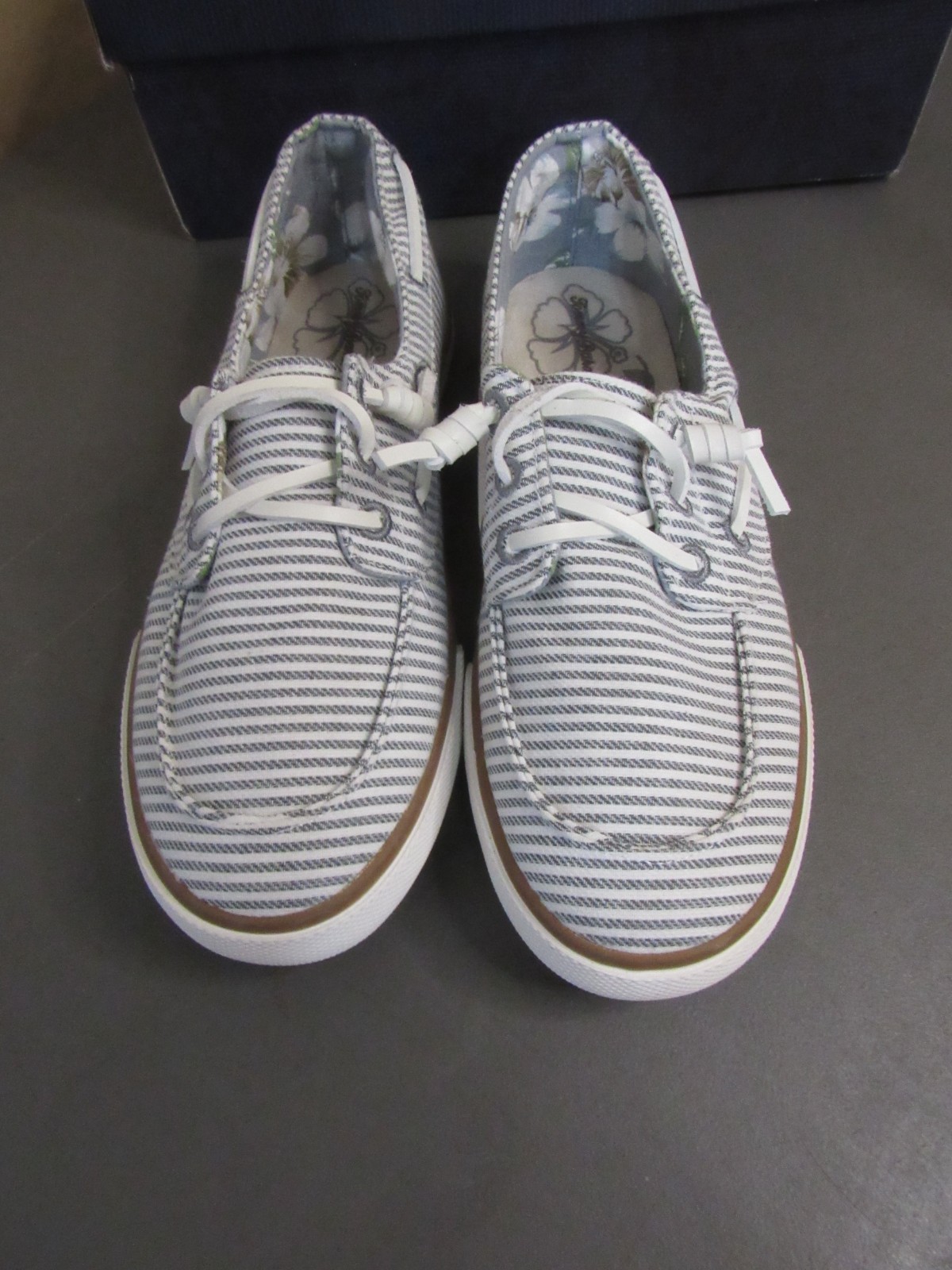 NIB Tommy Bahama No-Tie Sneakers / Boat Shoes Size 8.5