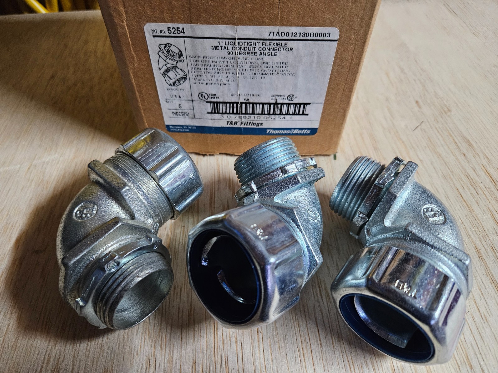 T&B 5254 Liquid Tight Noninsulated Connector; 90Deg; Size: 1" 3 pieces