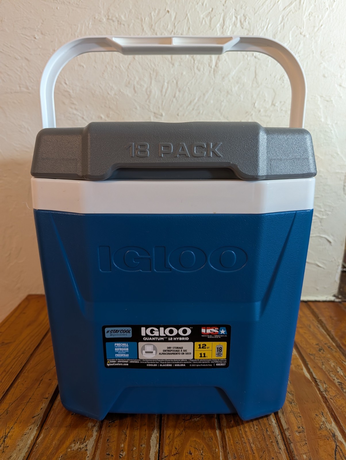IGLOO 18 CANS/12QT HARD-SIDED Square COOLER MAJESTIC BLUE Great Condition