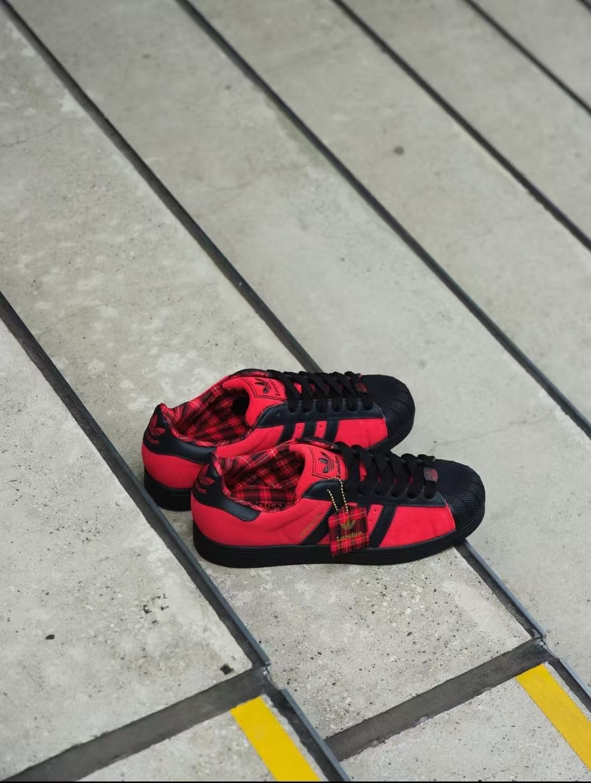 Adidas Superstar II London Scarlet Black Gold JQ3224