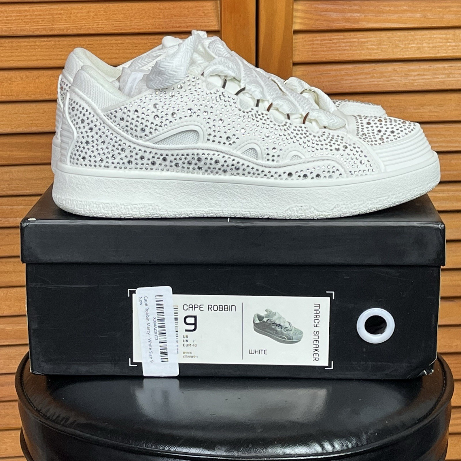 Cape Robbin White Rhinestone Accent Sneakers Women’s Size 9