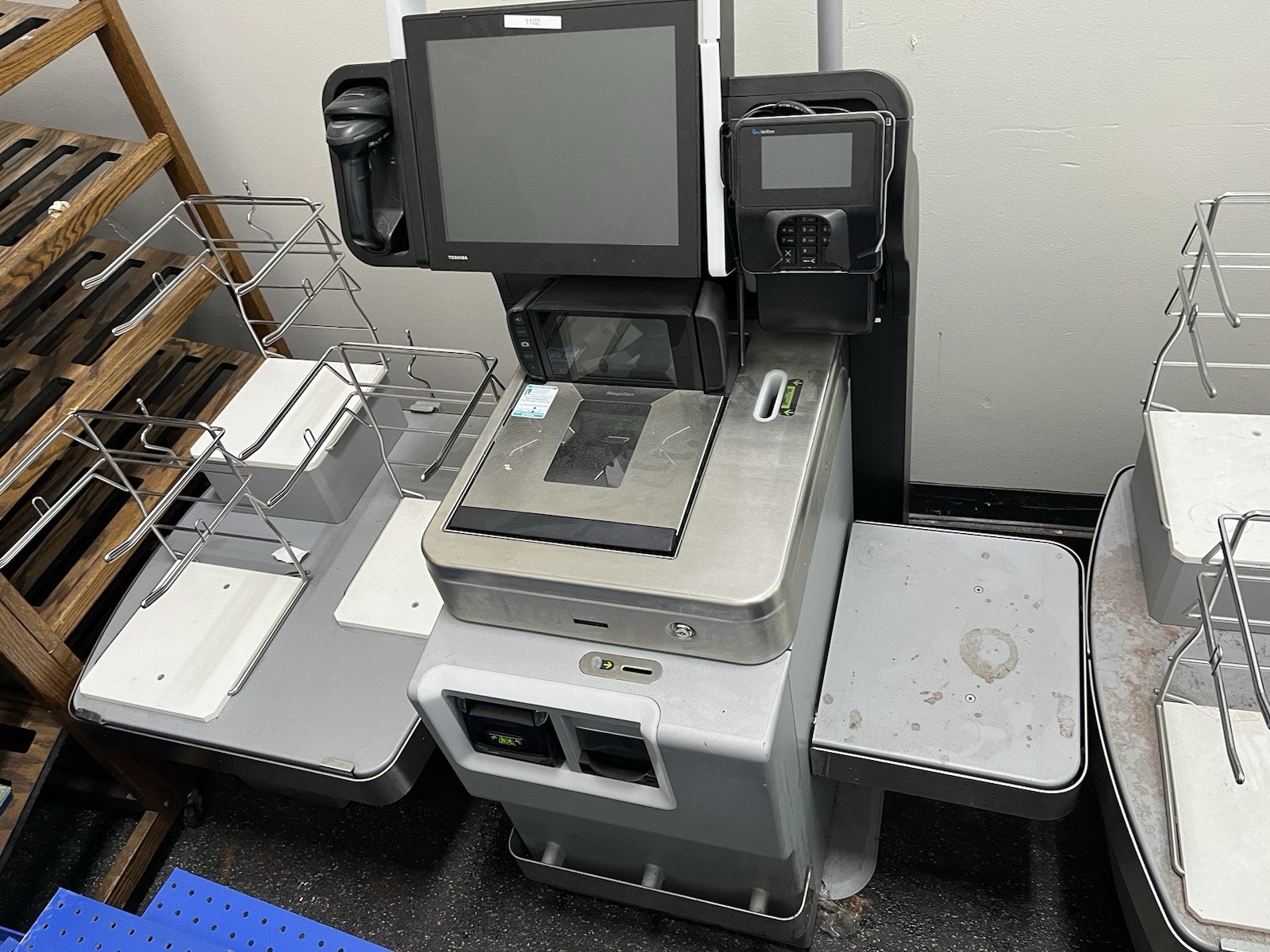 Toshiba Self-Checkout POS System Touchscreen Barcode Scanner Payment Terminal.