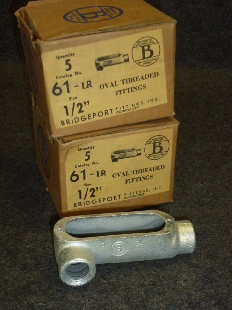 NOS! LOT OF (8) BRIDGEPORT 1/2" OVAL THREADED CONDUIT FITTINGS, 61-LR