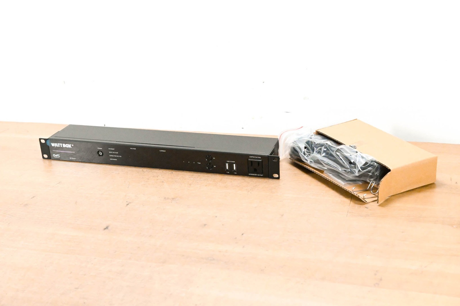 WattBox WB-800-FP Rack Mountable Faceplate Display CG0126C