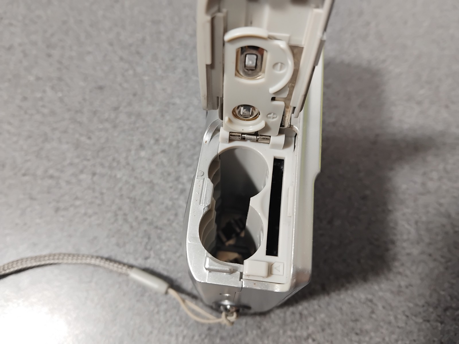 Traveler DC6900 6.0MP Digital Camera - Silver