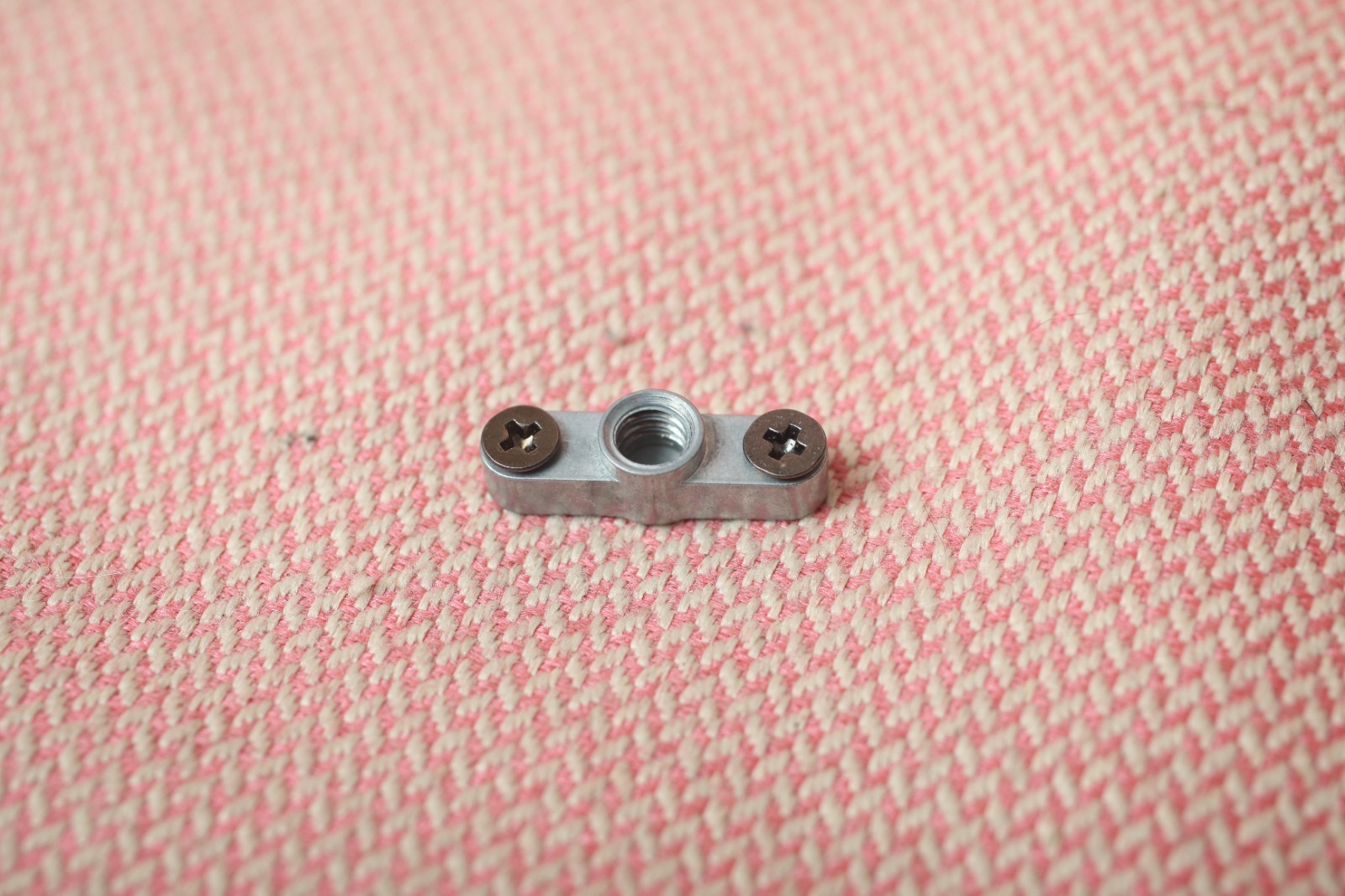 Atomos Tripod Mount Threads 1/4" - 20 Old Style