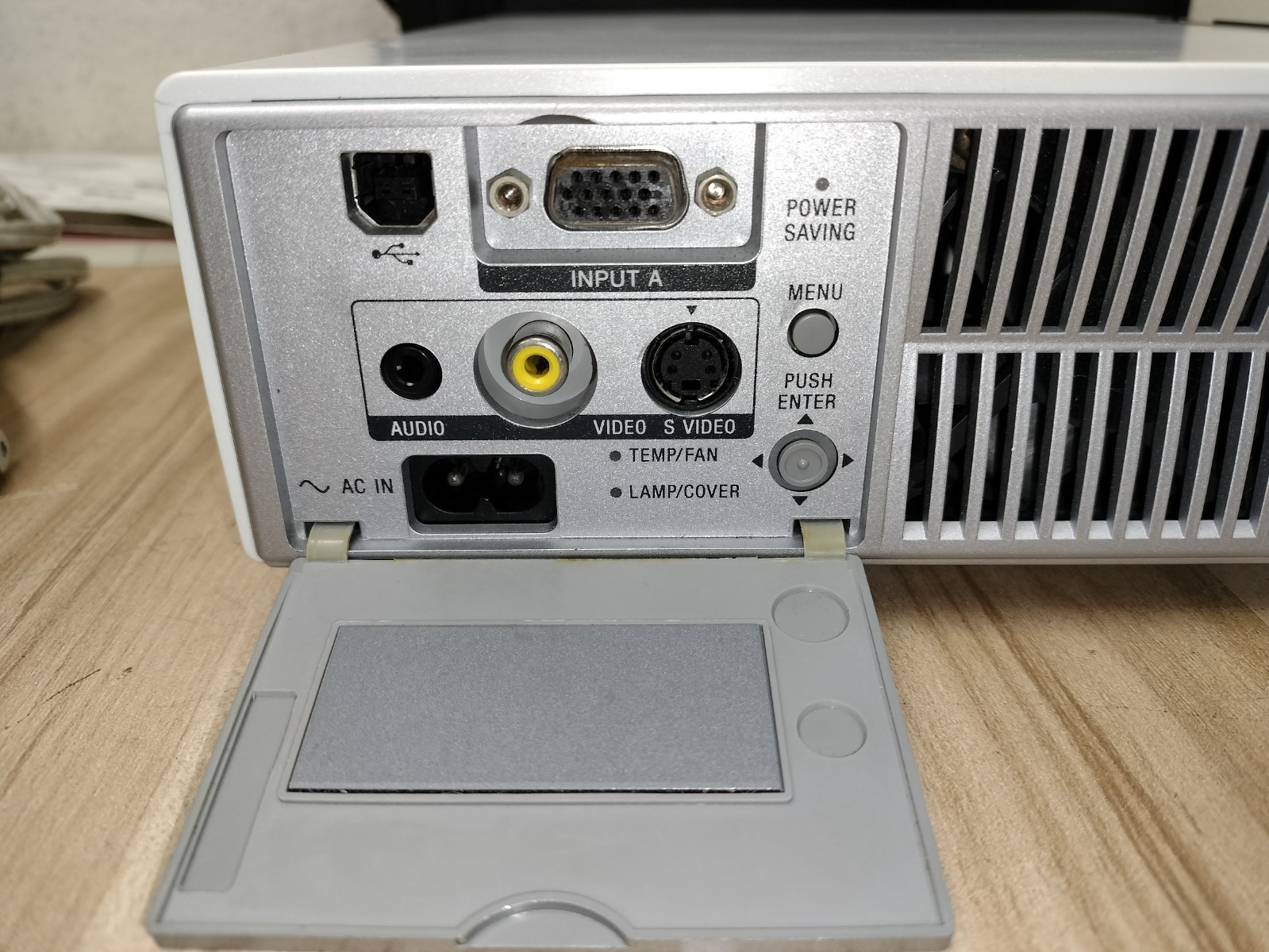 Sony VPL-EX1 LCD Projector - 301 LAMP HOURS