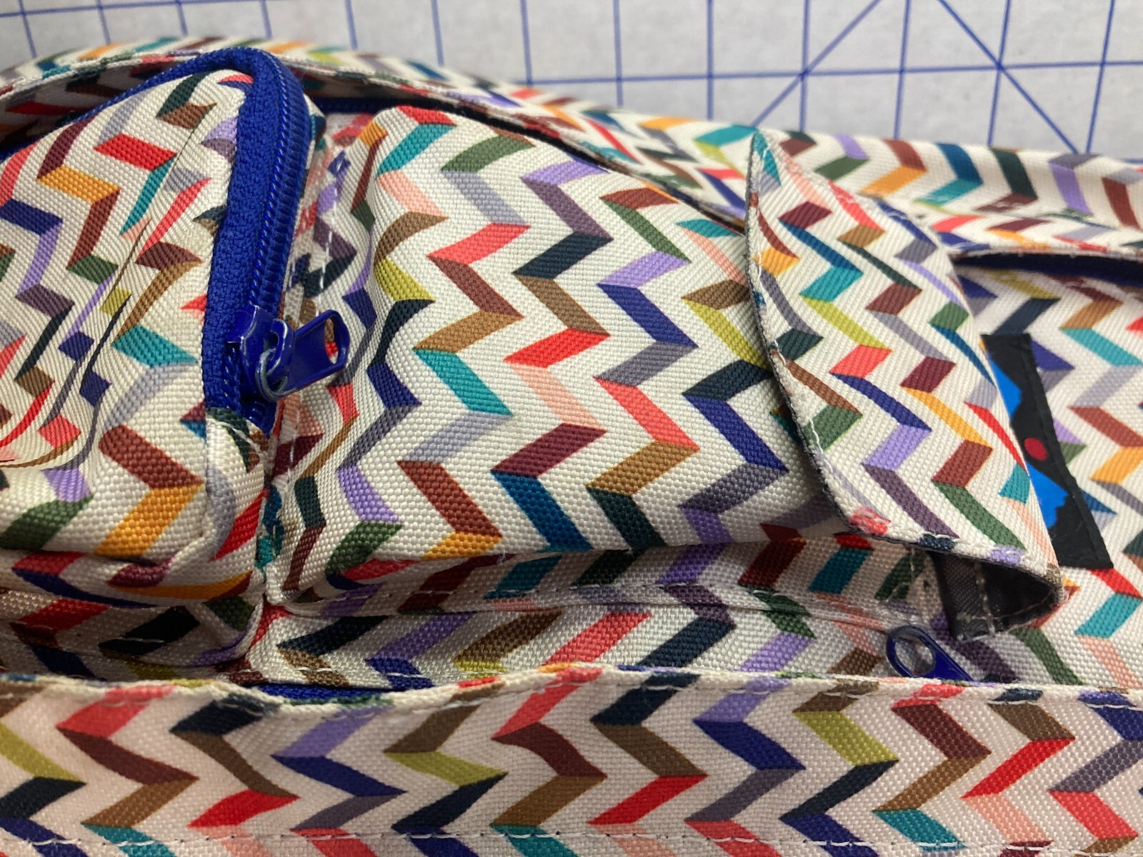 Kavu Rope Sling Bag Crossbody Backpack Multicolor Chevron Pattern Nice!