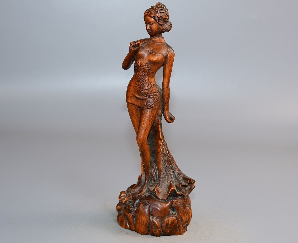 Exquisite Boxwood Phoenix Beauty Ornament