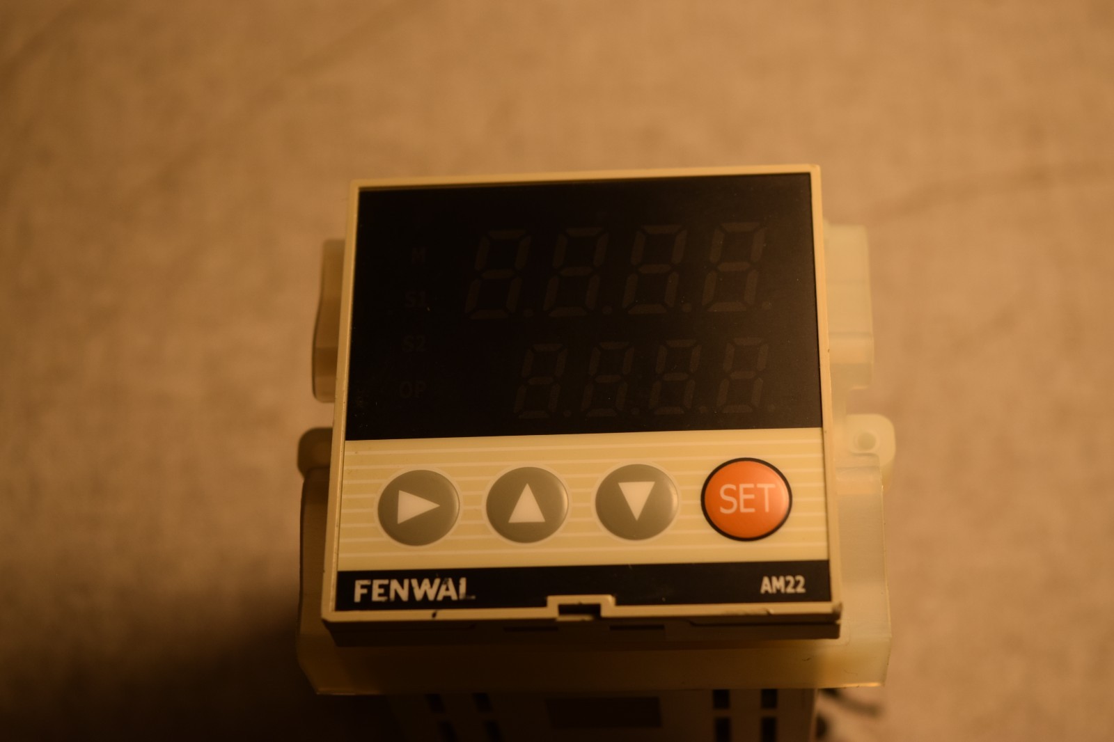 Fenwal AM22 42-61221004-00807051 Temperature Controller