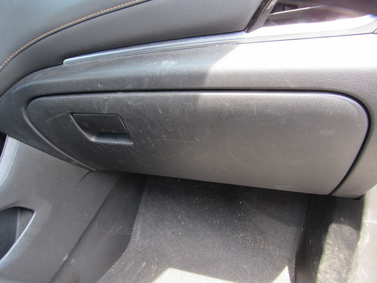 TRAVERSE  2018 Glove Box 1059611