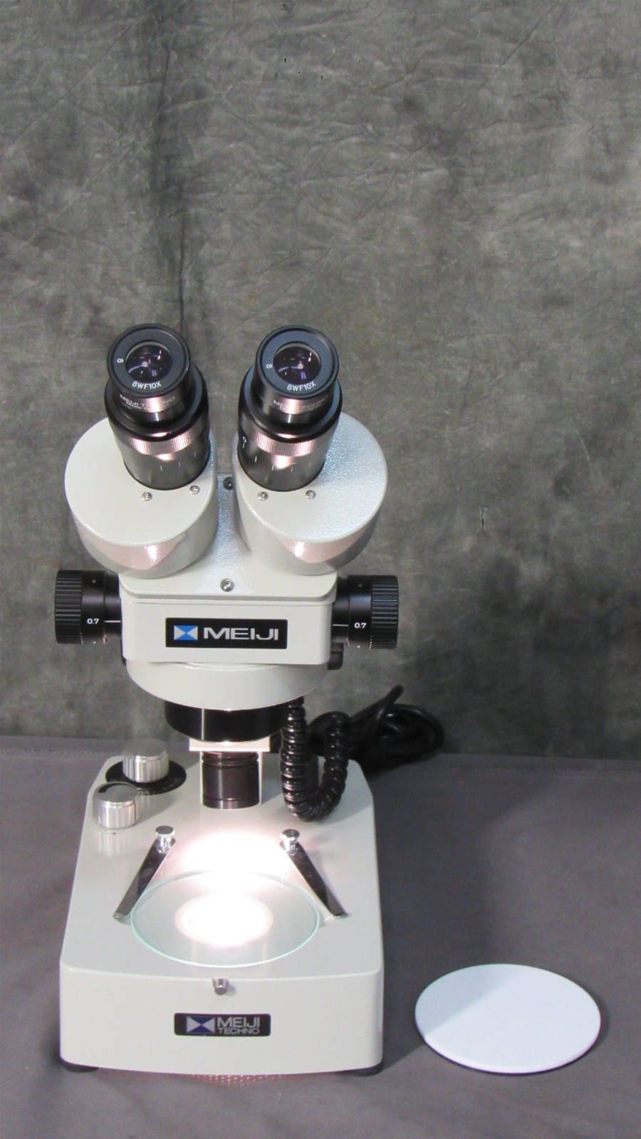 * MEIJI Techno EMZ-10 Stereo Zoom Microscope w/ Illuminated Base