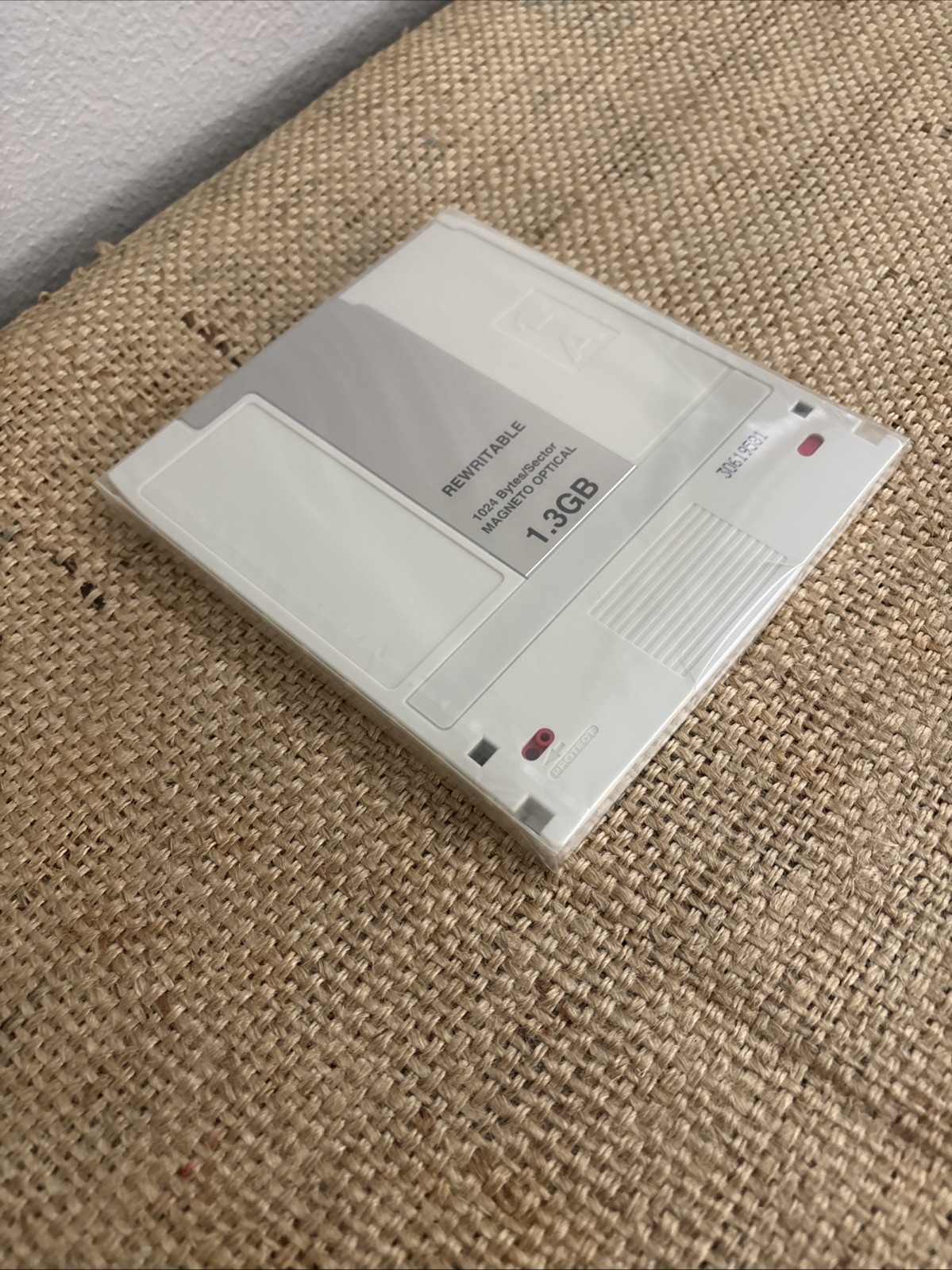 New & Sealed Rewritable Magneto Optical Disk 5.25 1.3 GB 102 Bytes