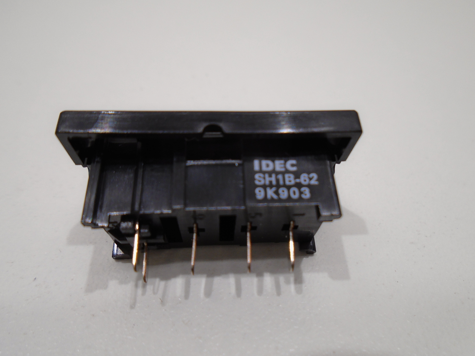 *NEW* (32 PIECES) IDEC SH1B-62 RELAY SOCKET 9K903