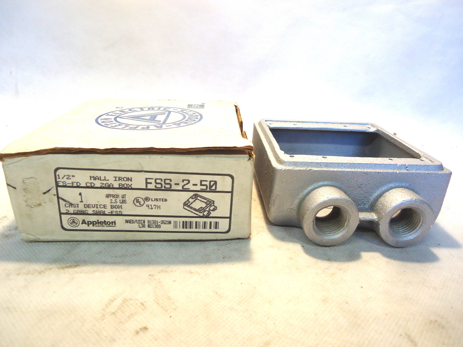 NEW IN BOX APPLETON FSS-2-50 1/2" MALLABLE IRON DUPLEX CAST DEVICE BOX