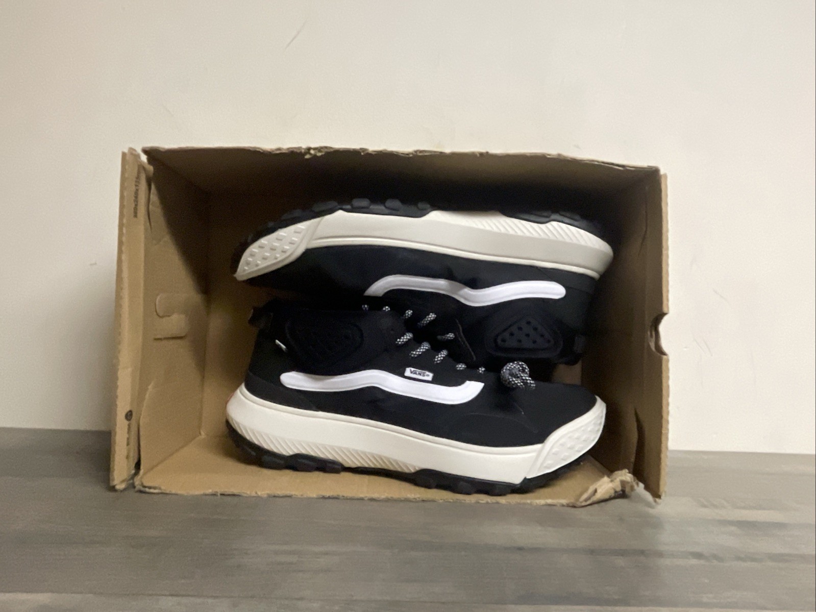 Vans MTE Cross Path Mid Black/White Sneakers Hiking Shoes Men's Size 11 NEW