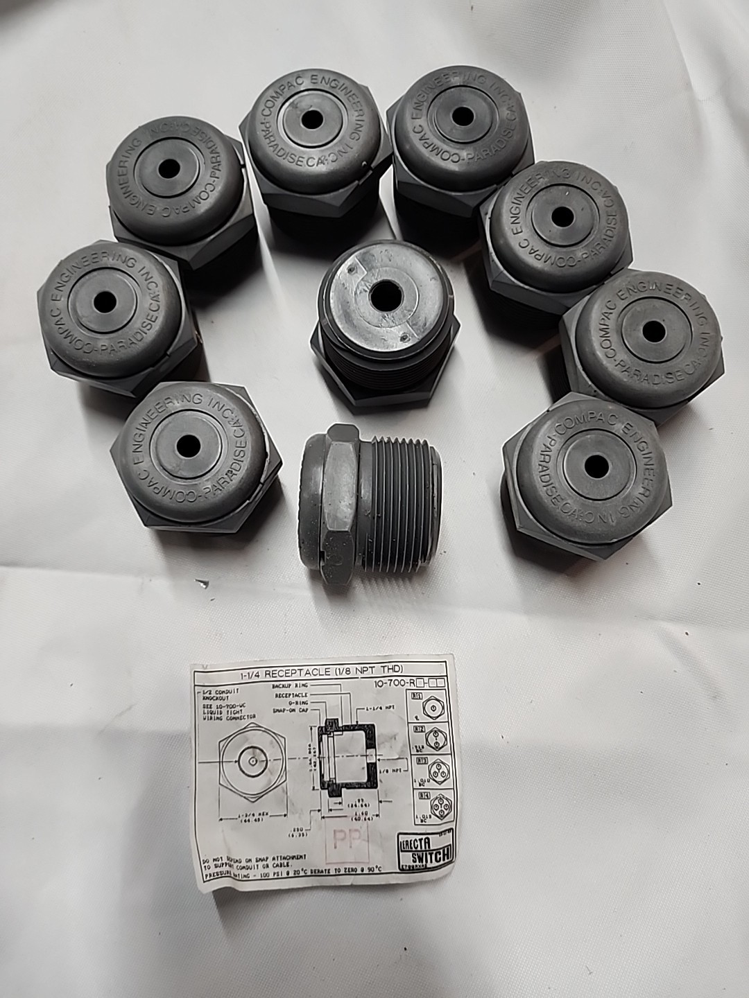 10 Pcs. COMPAC ENGINEERING 10-793-R Float Switch Housing NEW Single Hole 1¼" NPT