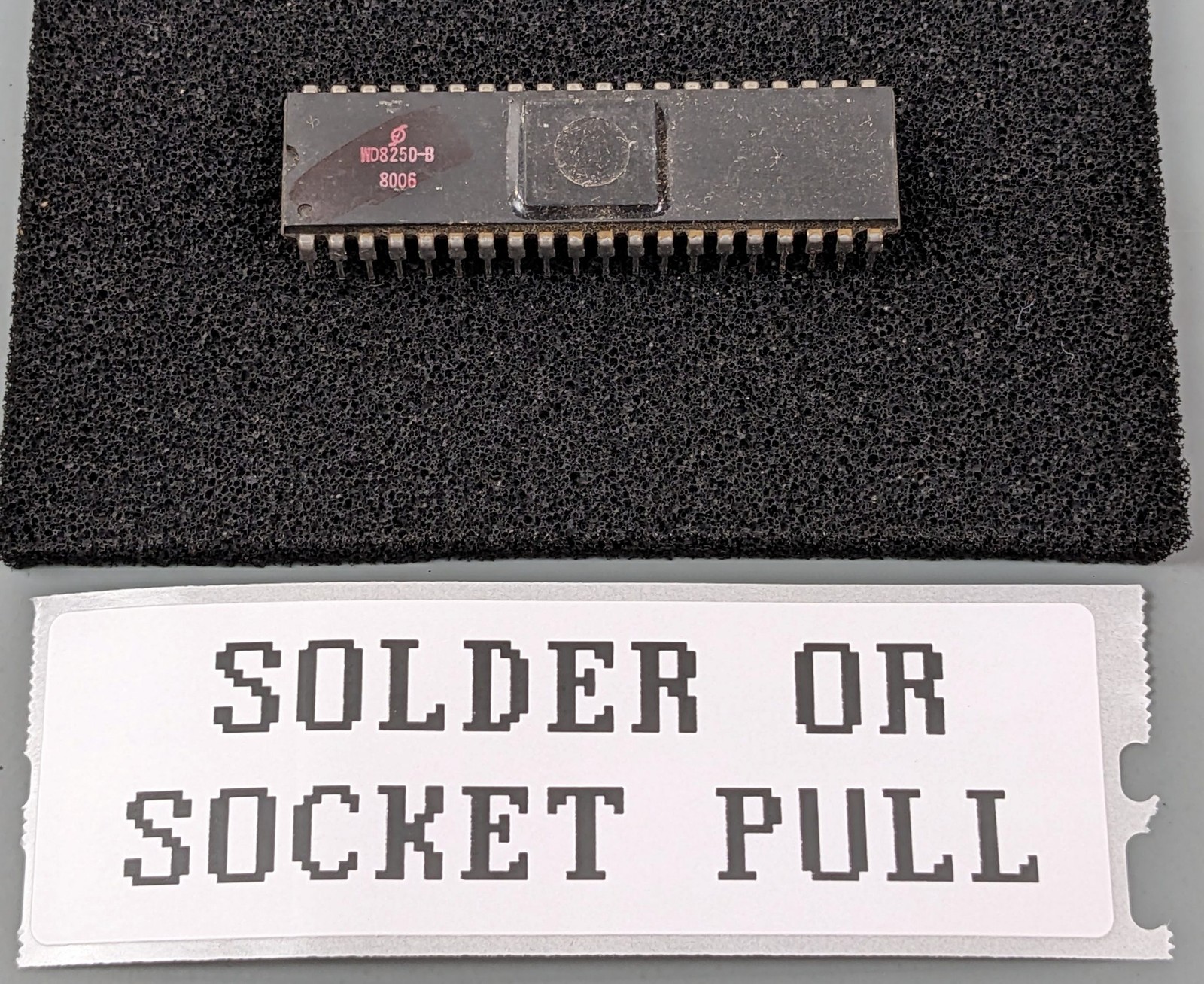 Western Digital WD8250-B Serial IC (ACE, UART)