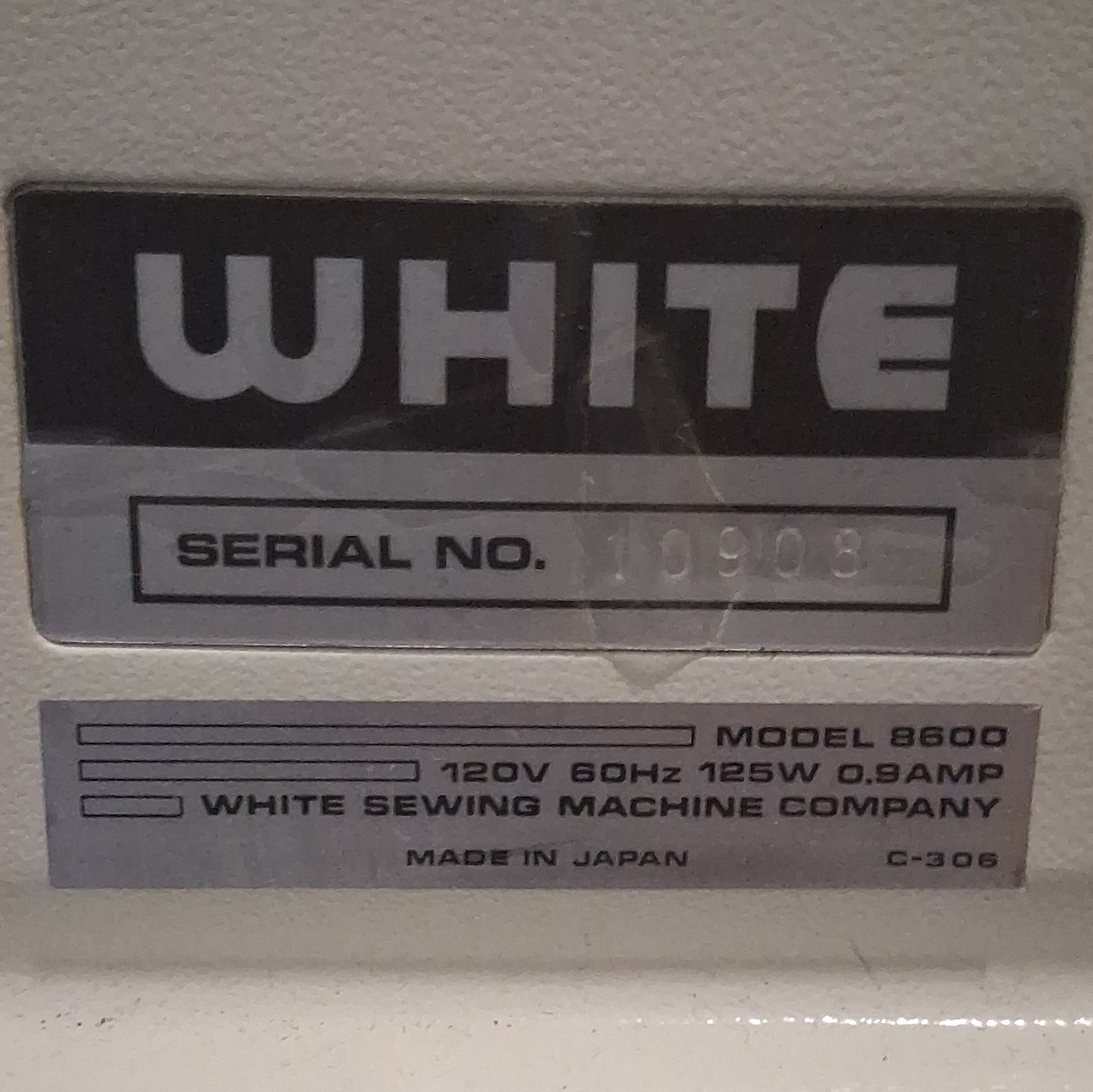 White Sewing Machine Model 8600 120V 60Hz