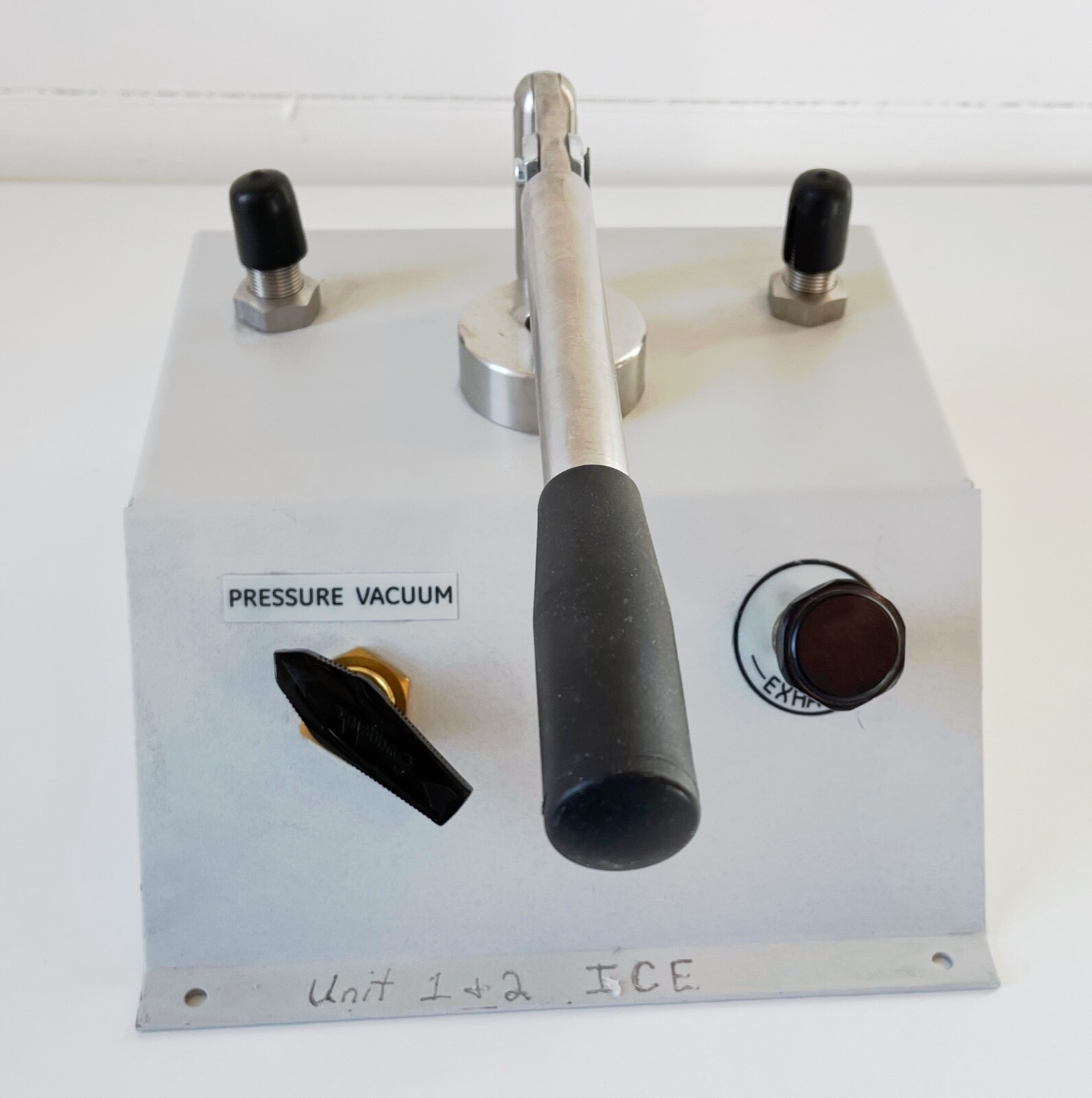 TESTED FLUKE P5510 Calibration Pneumatic Comparison Test Pump 0-300PSI 0-24 inHg