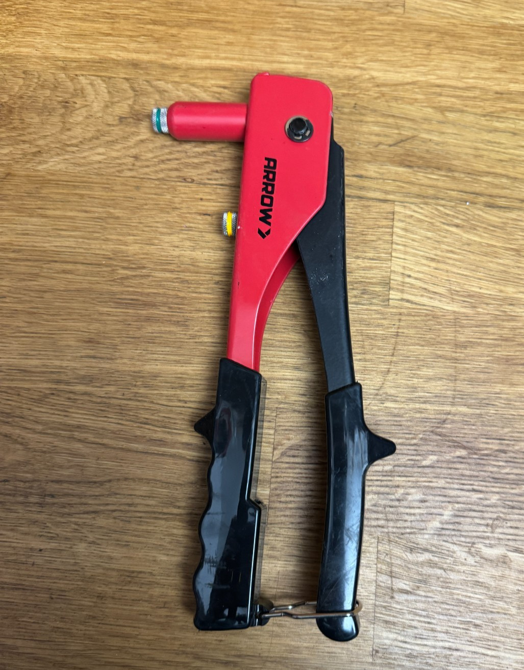 Arrow Hand Rivet Gun Riveter Tool Heavy Duty Red Black Pop Rivet Tool