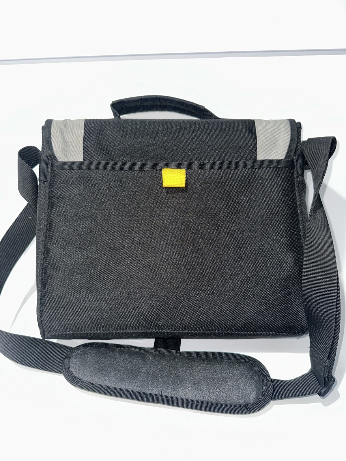 Targus TCG200 Notebook Messenger Bag (EXCELLENT CONDITION)￼