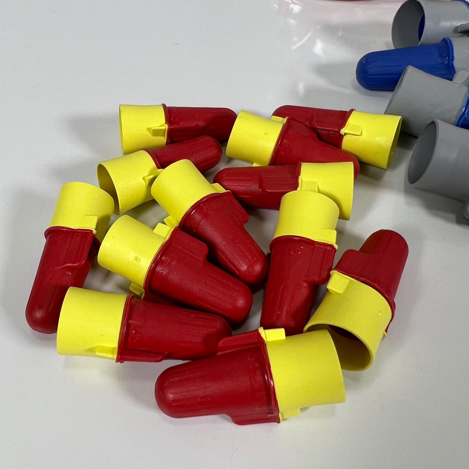 3M Performance Plus Universal Connector Blue/Gray, Red/Yellow, Orange/Blue 30-Pk