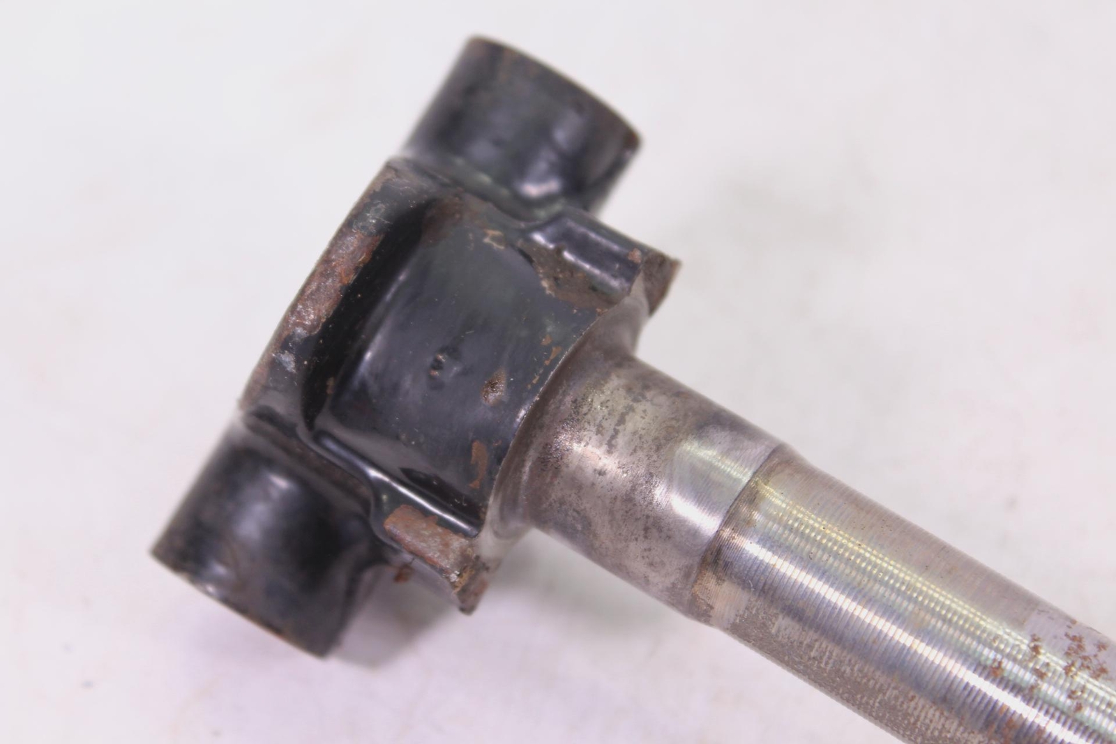 2001 POLARIS RMK 800 SPINDLE / KNUCKLE