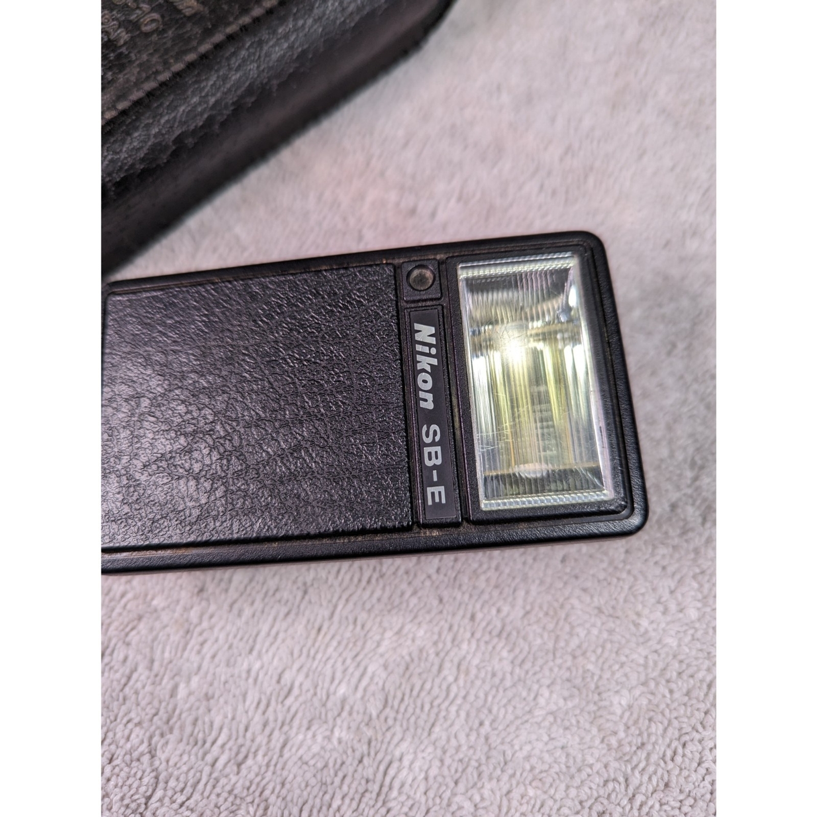 NIKON SPEED LIGHT SB-E - Shoe Mount Camera Flash w/ Case USED UNTESTED