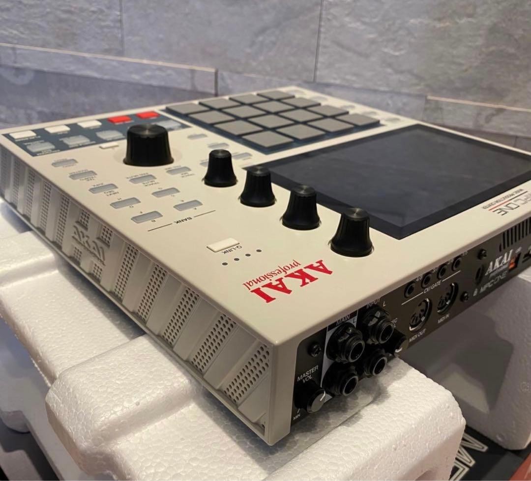 AKAI Professional MPC One Retro Edition Standalone Sampler Sequencer Tested