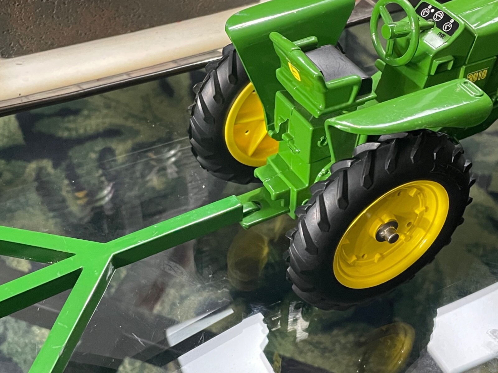 1:16 SCALE DIECAST METAL TRACTOR MODEL