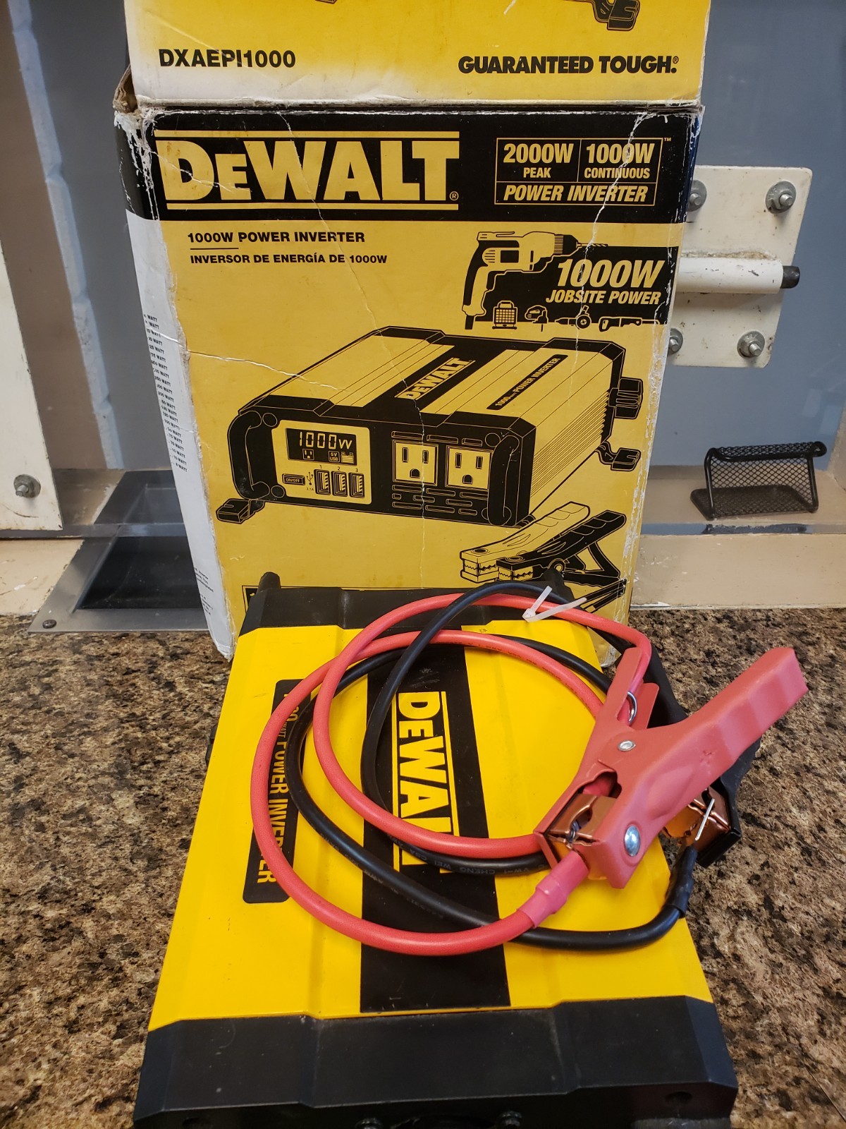 DeWALT DXAEPI1000 1000W 3.1Amp USB Port Car Converter with LCD Display
