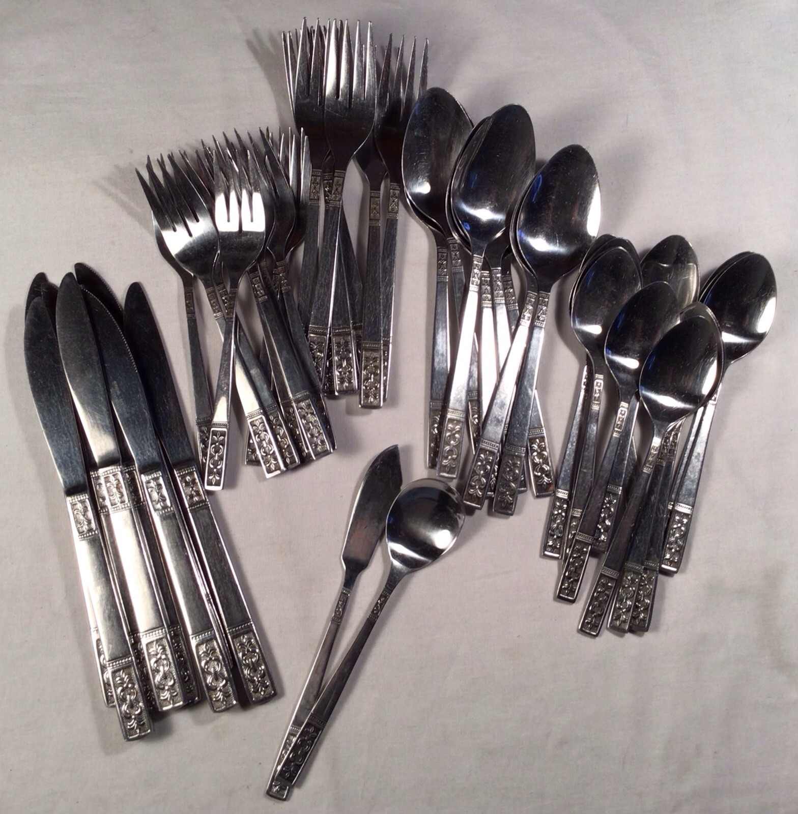 42pc Vintage Customcraft Fleur De Lis Stainless Flatware Set Taiwan Service F8